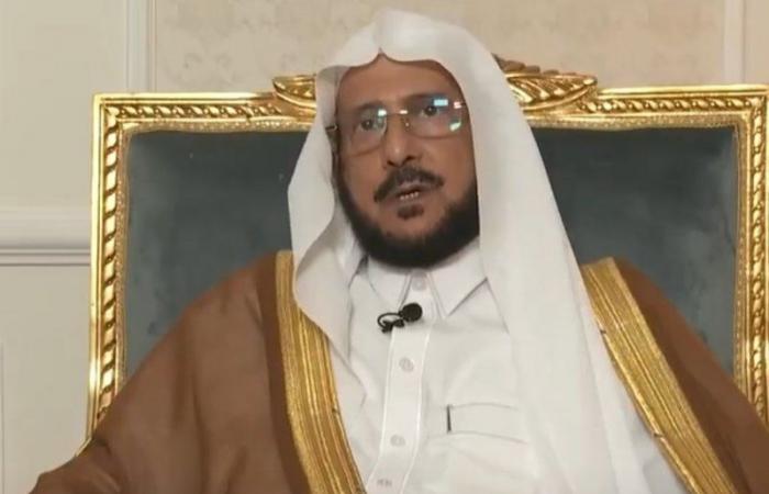 "آل الشيخ": قرار ضبط مكبرات المساجد سيطبق بحذافيره.. المتجاوز "يجلس ببيته"