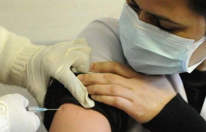 بفضل اللقاحات وخطة الإغلاق إصابات "كورونا" تتراجع 60% في بريطانيا