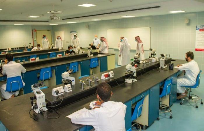 "العوهلي" يتفقّد استعدادات جامعة الملك فيصل للاختبارات النهائية