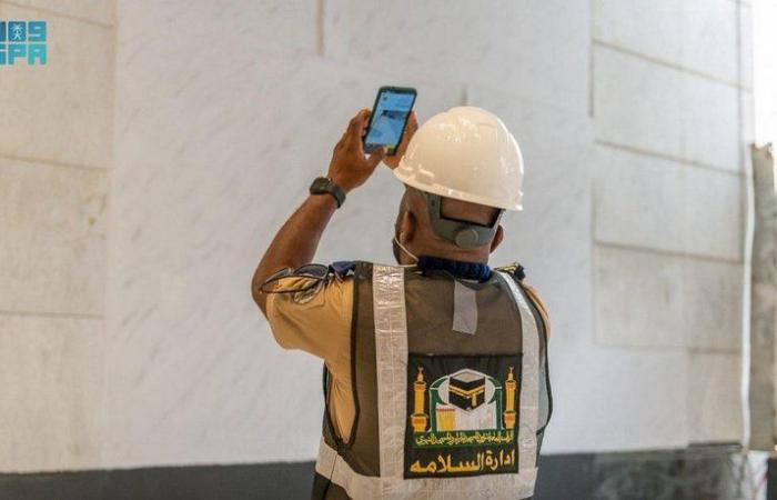 "حشود الحرم" تتابع أدوات واشتراطات السلامة بالمسجد الحرام