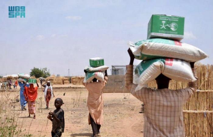 فريق "سلمان للإغاثة" يدشن توزيع السلال الغذائية الرمضانية للنازحين بنيجيريا