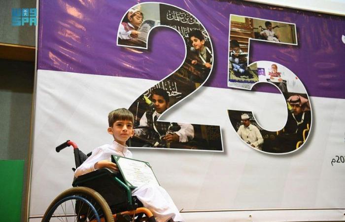 "سلطان بن سلمان" يهنئ 34 طفلاً وطفلة من الفائزين في جائزة حفظ القرآن للأطفال ذوي الإعاقة