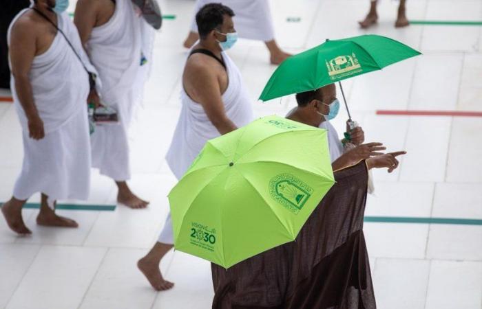 مكة.. توزيع 11 ألف مظلة شمسية اليوم ضمن مبادرة "ظل ووقاية"