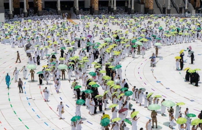 مكة.. توزيع 11 ألف مظلة شمسية اليوم ضمن مبادرة "ظل ووقاية"
