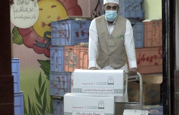 "أيتام جدة " توزع 1300 سلة غذائية على مستفيديها  خلال رمضان