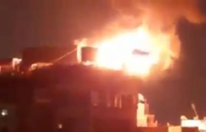 بالفيديو.. حريق ضخم في فندق شهير بمدينة طنطا المصرية