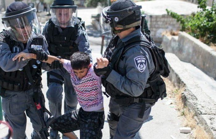 بينهم 61 طفلاً و7 نساء.. الاحتلال اعتقل 402 فلسطيني خلال أبريل