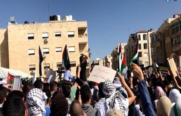 لليوم الرابع .. وقفة قرب السفارة الاسرائيلية في عمان تضامنا من القدس