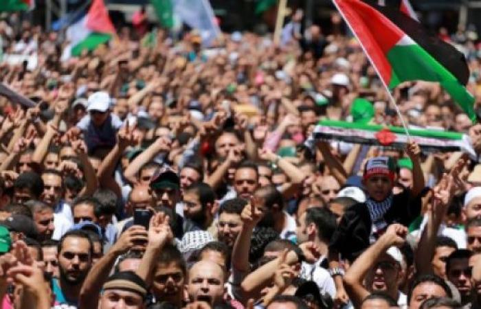 اردنيون يحتشدون على الحدود مع اسرائيل  لنصرة الشعب الفلسطيني