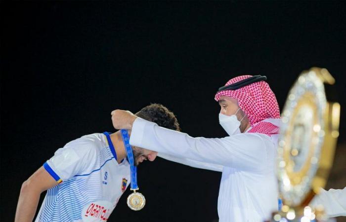 وزير الرياضة يُتوِّج الحزم ببطولة دوري الأمير محمد بن سلمان للدرجة الأولى
