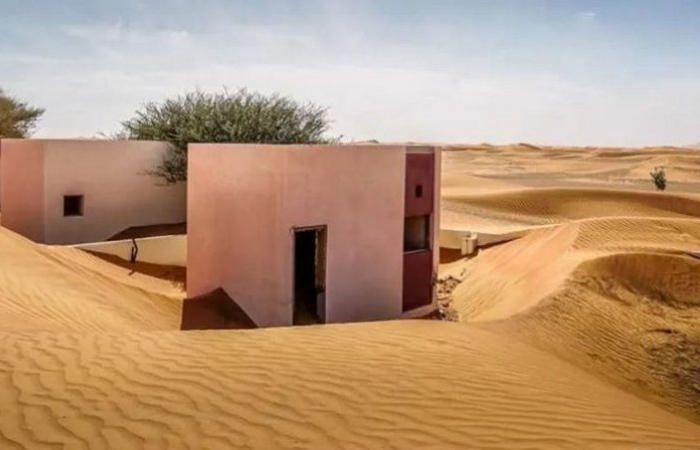 بالصور: قرية مدفونة في الصحراء.. هجرها سكانها في ظروف غامضة وتسكنها روح "أم الدويس"