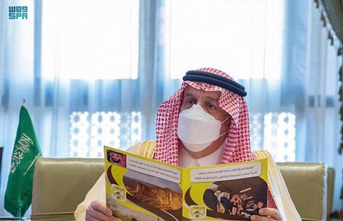 أمير الرياض يستقبل محافظ الزلفي ورئيس نادي طويق