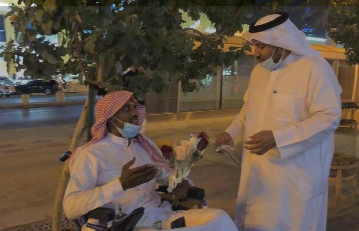 بالفيديو.. بائع الورد بـ"تحلية الرياض": الإعاقة لم تمنعني أن أكون عنصرًا فعالاً بالمجتمع