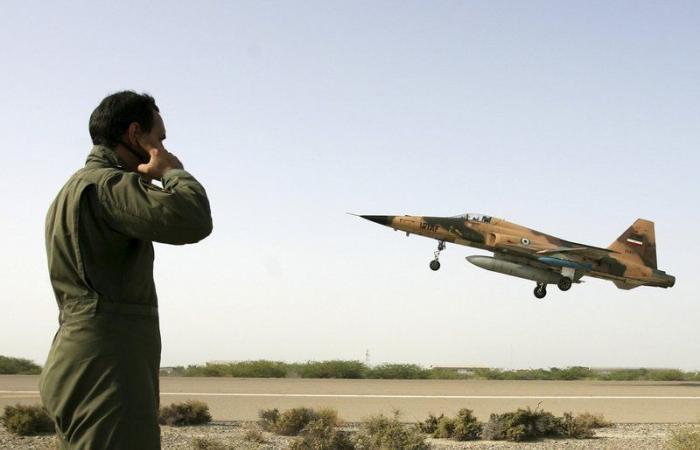 مصرع طيارَيْن اثنَيْن إثر تحطم مقاتلة إيرانية