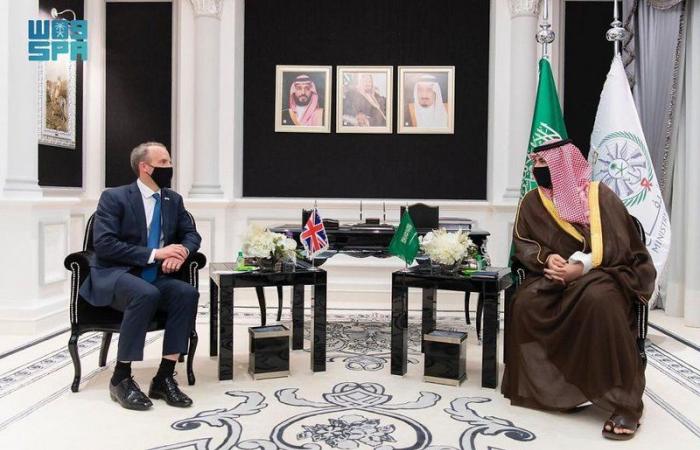 "خالد بن سلمان" يبحث مع وزير خارجية بريطانيا تعزيز الشراكة بالجوانب الدفاعية