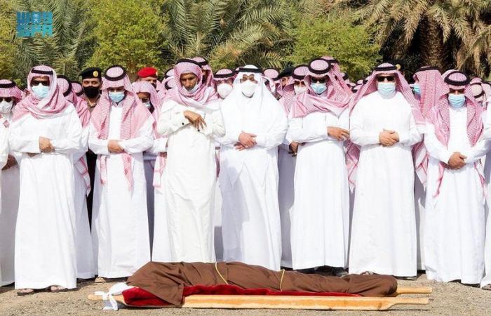 نائب أمير الرياض يؤدي صلاة الميت على المستشار الخاص لأمير المنطقة