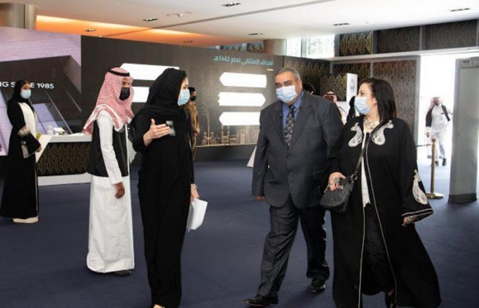 أكثر من 60 دبلوماسيًّا يزورون معرض مشروعات مكة الرقمي