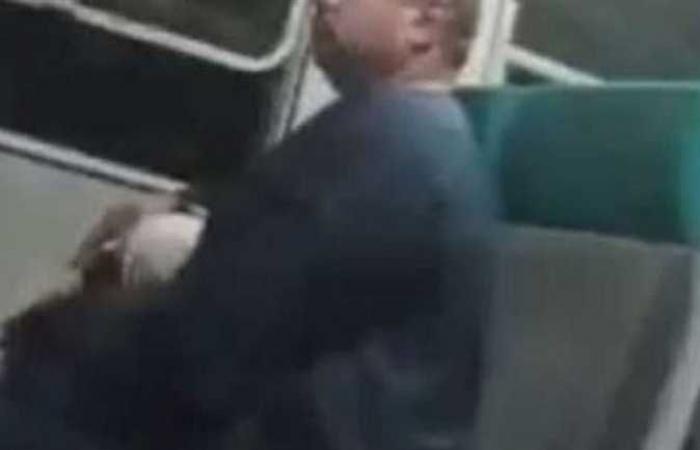 الداخلية تكشف تفاصيل الفيديو الفاضح: سمسار يستقطب صبي داخل عربة قطار الصعيد