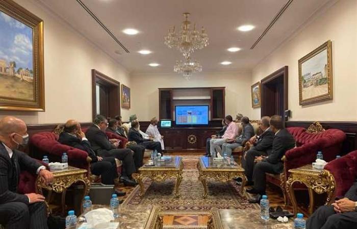 السفير العماني يبحث مجالات الاستثمار مع مستثمرين مصريين