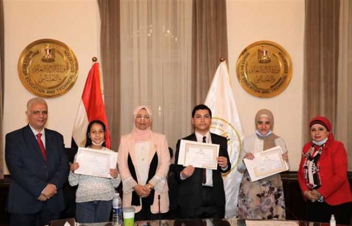 «التعليم» تكرم الطلاب الفائزين في مسابقة «كلنا مصريون»