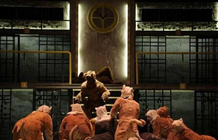 «Dogs» تواصل تقديم عروضه على مسرح الجمهورية (صور)