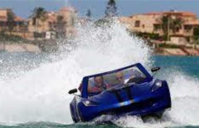المصيف في مصر.. 3 أصدقاء يخترعون سيارة تمشي فوق الماء