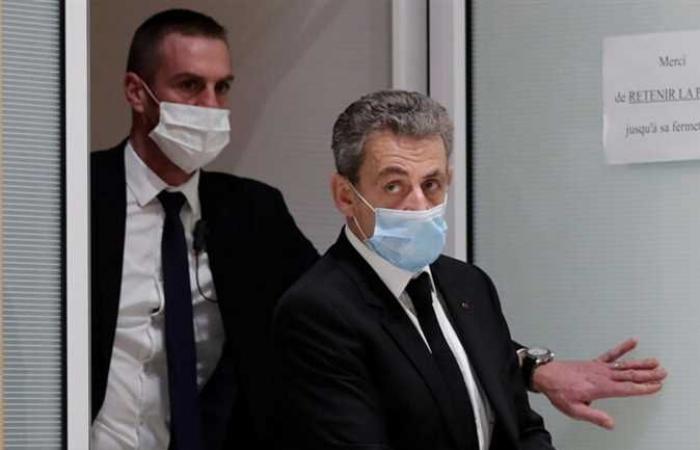 المدعي العام الفرنسي يطالب بسجن ساركوزي 6 أشهر