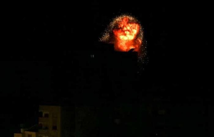 بعد أقل من شهر على وقف إطلاق النار... إسرائيل تعاود قصف غزة من جديد (فيديو)