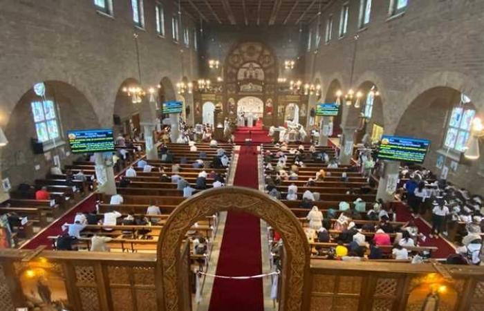 الكنيسة ترسّم رئيس شمامسة و26 مساعد شماس جديد للخدمة الروحية بـ«عذراء هولندا»