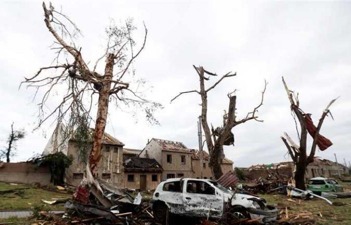 إعصار مدمر يضرب التشيك ويسفر عن مقتل وإصابة 205 شخص (صور وفيديو)