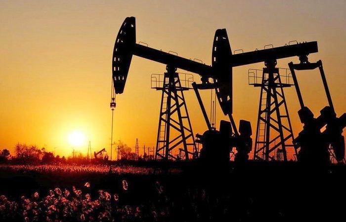تراجُع أسعار النفط إثر مؤشرات على زيادة إنتاج "أوبك+"