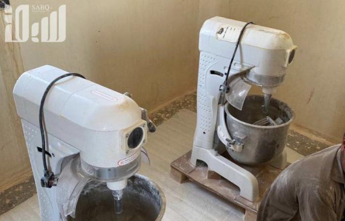 بالصور.. الأمانة تكشف عن مصنع قهوة تديره عمالة مخالفة شمالي الطائف