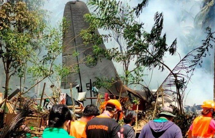 ارتفاع حصيلة قتلى تحطم الطائرة العسكرية الفلبينية إلى 50