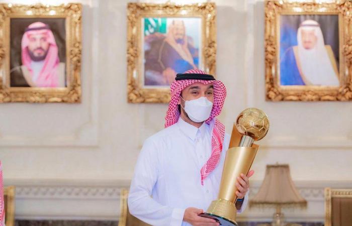 بعد تحقيقهم كأس العرب.. وزير الرياضة يستقبل بعثة المنتخب السعودي للشباب لكرة القدم