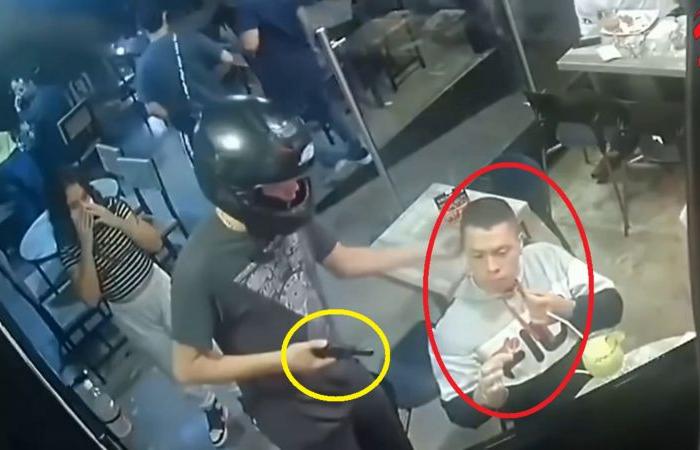 فيديو سرقة مسلحة.. ما فعله هذا الرجل أذهل "اللص"