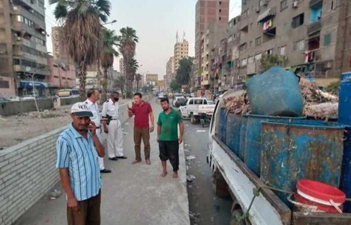 ضبط سيارة نقل تلقي مخلفات ذبح دواجن في الشارع بشبرا الخيمة (صور)