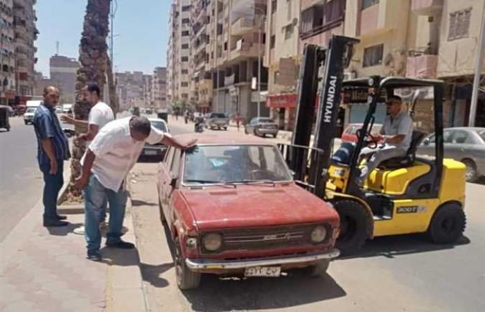 الجيزة: كلبشة السيارات المعتدية علي الطريق ورصف طريق الكوم الأحمر (صور)