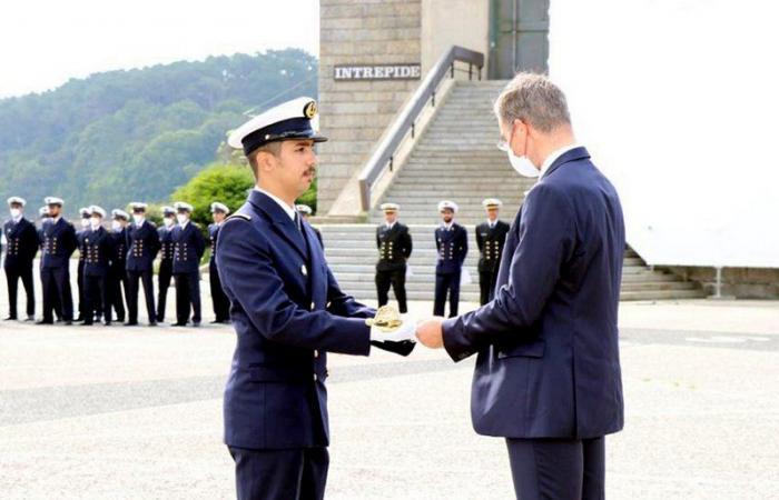 قائد مدارس القوات البحرية يحضر حفل تخرُّج الطلبة المبتعثين بفرنسا