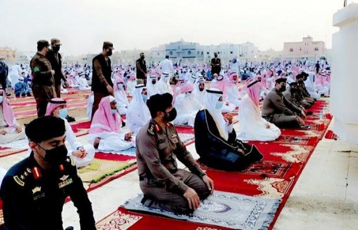 شاهد من ينبع.. جموع المصلين يؤدون صلاة العيد وفق إجراءات منع انتشار كورونا
