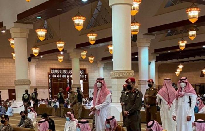 شاهد.. التزام وتطبيق للبروتوكولات الصحية بجوامع ومساجد المملكة في العيد