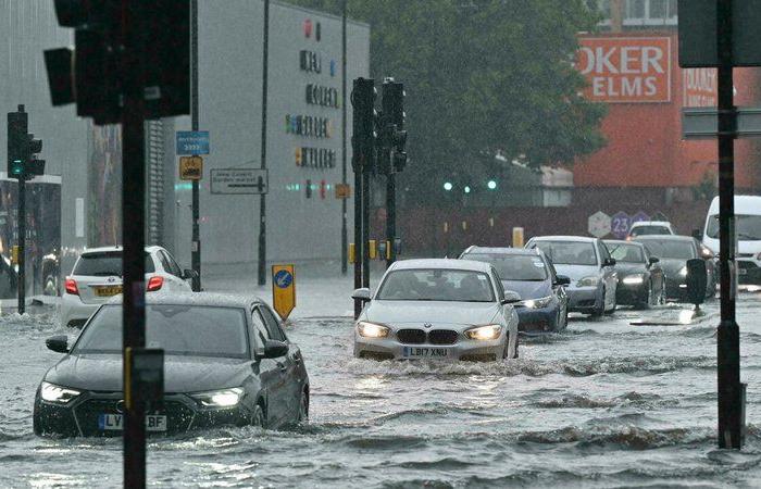 الفيضانات تشل الحركة في العاصمة البريطانية