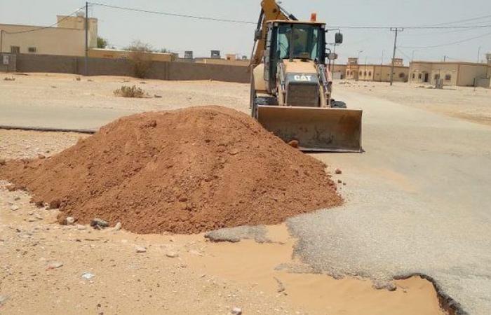 "بلدية الأفلاج" تباشر المواقع المتضررة من جراء السيول وتعيد فتح الطرقات