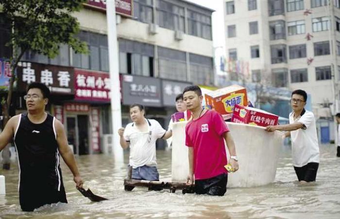الفيضانات تضرب آسيا.. قتلى ومصابون وانهيارات أرضية