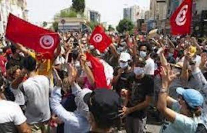 تونس.. "النهضة" يطالب بإجراء انتخابات تشريعية ورئاسية مبكرة للخروج من الأزمة