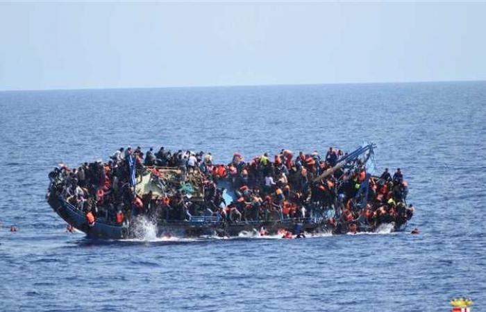 فقدان 57 شخصًا غرق بهم قارب هجرة غير شرعية أمام سواحل ليبيا