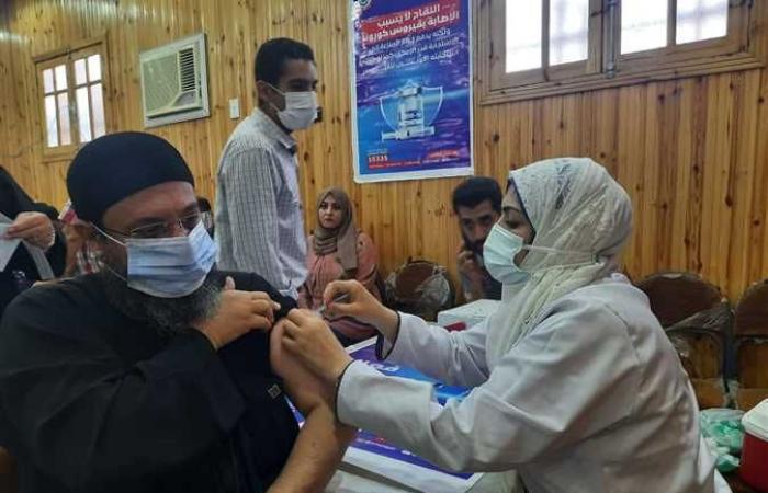 «صحة الدقهلية»: تطعيم الكهنة والراهبات بالكنائس ضد فيروس كورونا (صور)