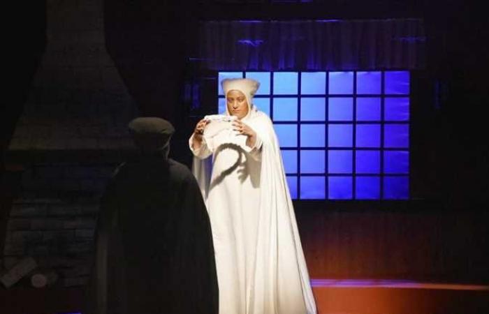 وزيرة الثقافة تشهد «سيدة الفجر» على مسرح الطليعة