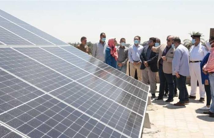 محافظ بني سويف يُدشًن 6 محطات لتوليد الكهرباء من الطاقة الشمسية (صور)