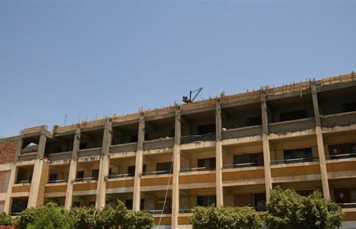 نائب محافظ قنا يتفقد أعمال إنشاء وتطوير عدد من مدارس قرى قوص