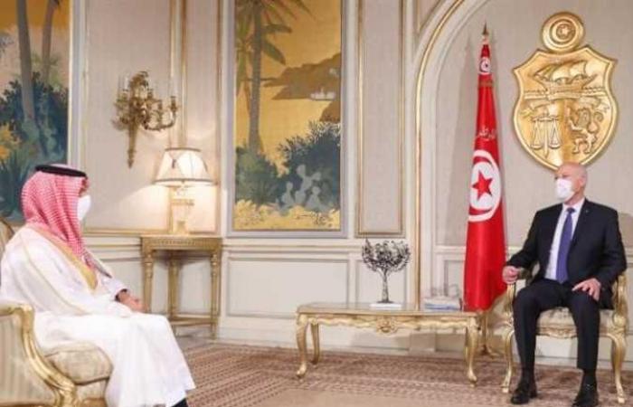 خلال لقائه قيس سعيّد.. وزير الخارجية السعودي: نحترم قرارات الرئيس التونسي